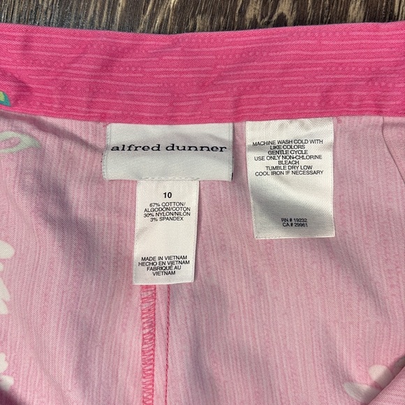 Alfred Dunner Bright Pink Pants with White Floral Flower Design - Picture 4 of 4